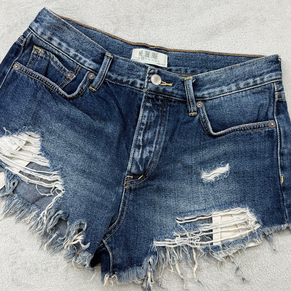 We The Free Denim Shorts Women 26 Blue Distressed Raw Hem Button Fly Boho CutOff - Picture 2 of 10